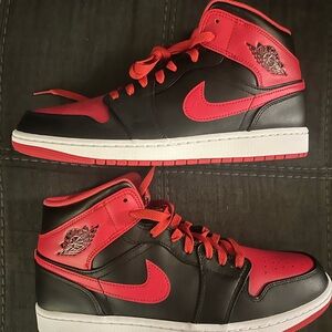 Nike Men's Black and Red High-Top Sneakers